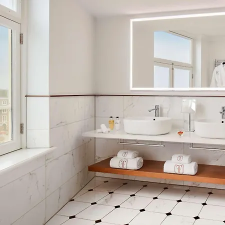 Hotel Tivoli Doelen 5*